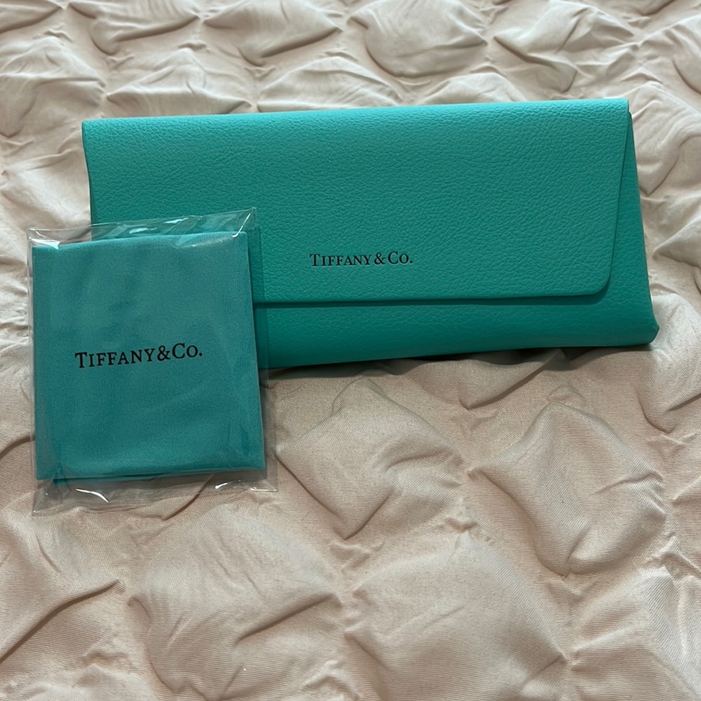 COPY - COPY - Tiffany and Company glass case!